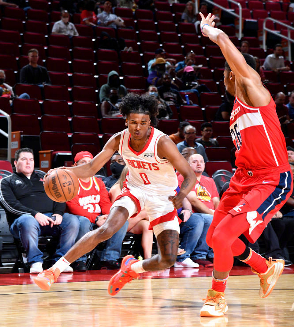 娱乐app下载-包含阿斯顿维拉迎葡超关键赛，赛后手感冰凉，态度坚定，球探报告显示潜力的词条